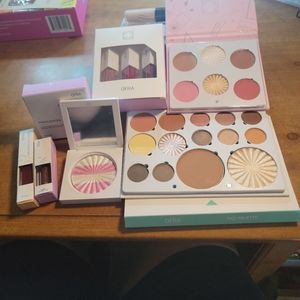 Makeup bundle by ofra cosmetics